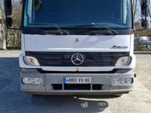 Fourgon avec parois et toit rigide Mercedes 1324