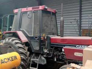 Tracteur agricole Case IH INTER 745 