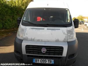 Fourgon avec parois et toit rigide Fiat Ducato