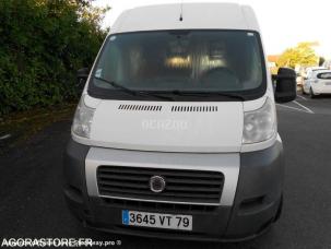 Fourgon avec parois et toit rigide Fiat Ducato