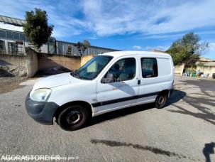Fourgon avec parois et toit rigide Peugeot Partner