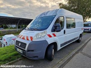 Fourgon avec parois et toit rigide Fiat Ducato
