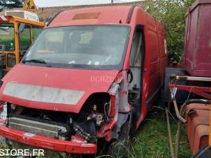 Fourgon avec parois et toit rigide Renault Master
