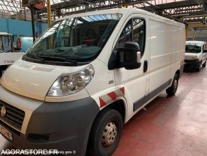 Fourgon avec parois et toit rigide Fiat Ducato