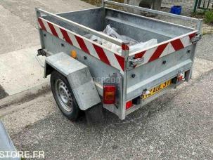 Fourgon bâché avec parois rigides nc