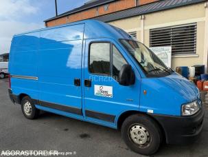 Fourgon avec parois et toit rigide Peugeot Boxer