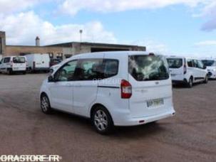 Fourgon avec parois et toit rigide Ford T.COURIER
