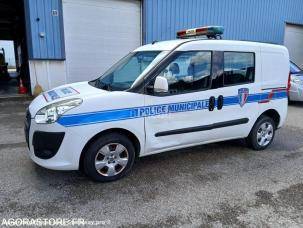 Fourgon avec parois et toit rigide Fiat DOBLO