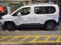 Fourgon avec parois et toit rigide Peugeot RIFTER