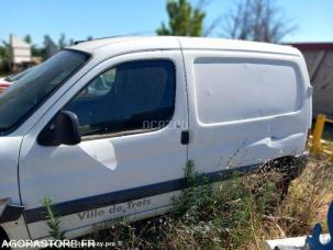 Fourgon avec parois et toit rigide Peugeot Partner