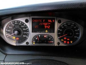 Fourgon avec parois et toit rigide Iveco 35C13