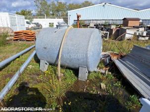Citerne, cuve, tonne à eau nc