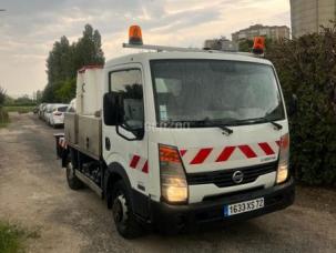 Fourgon avec parois et toit rigide Nissan Cabstar