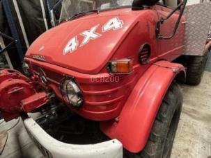 Benne basculante de chantier et de TP Mercedes Unimog