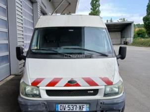 Fourgon avec parois et toit rigide Ford Transit