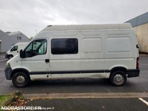 Fourgon avec parois et toit rigide Nissan