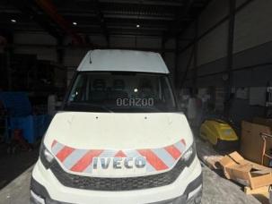 Fourgon avec parois et toit rigide Iveco 35C13