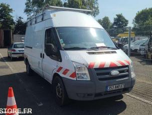 Fourgon avec parois et toit rigide Ford Transit