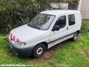 Fourgon avec parois et toit rigide Peugeot Partner