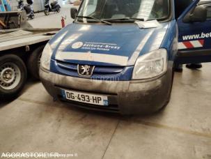 Fourgon avec parois et toit rigide Peugeot Partner