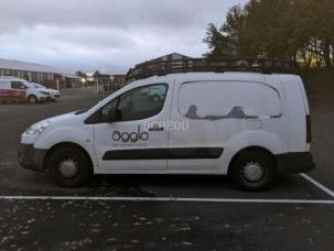 Fourgon avec parois et toit rigide Peugeot Partner