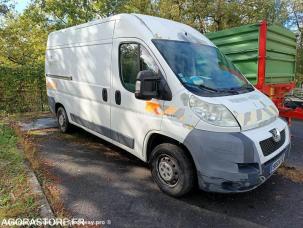 Fourgon avec parois et toit rigide Peugeot Boxer