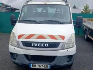 Fourgon avec parois et toit rigide Iveco 35C13