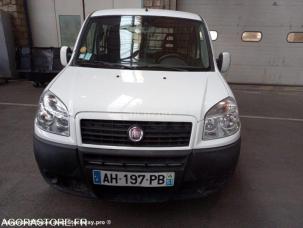 Fourgon avec parois et toit rigide Fiat DOBLO