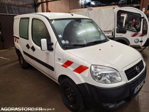 Fourgon avec parois et toit rigide Fiat DOBLO
