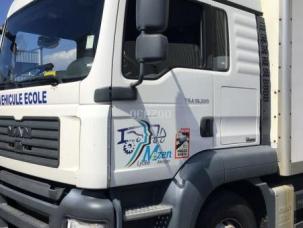 Fourgon avec parois et toit rigide MAN 19.324