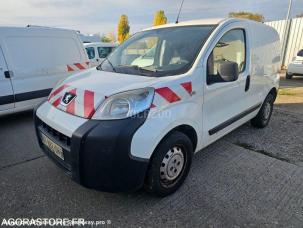 Fourgon avec parois et toit rigide Peugeot Bipper