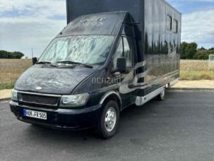 Fourgon avec parois et toit rigide Ford