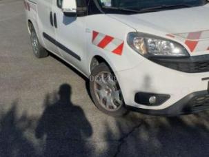 Fourgon avec parois et toit rigide Fiat DOBLO