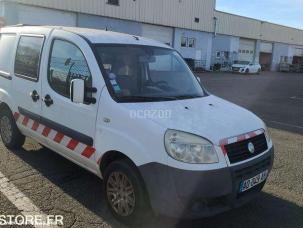 Fourgon avec parois et toit rigide Fiat DOBLO