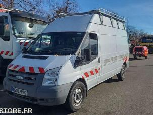 Fourgon avec parois et toit rigide Ford Transit