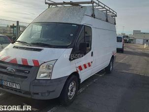 Fourgon avec parois et toit rigide Ford Transit