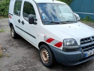 Fourgon avec parois et toit rigide Fiat DOBLO
