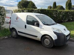 Fourgon avec parois et toit rigide Peugeot Bipper