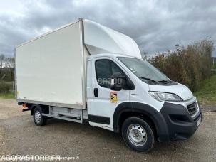 Fourgon avec parois et toit rigide Fiat Ducato