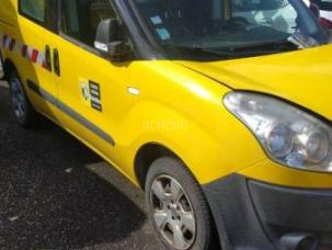 Fourgon avec parois et toit rigide Fiat DOBLO