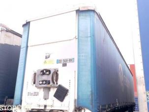 Fourgon bâché avec parois rigides Fruehauf FST4FC