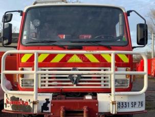 Fourgon avec parois et toit rigide Renault M210