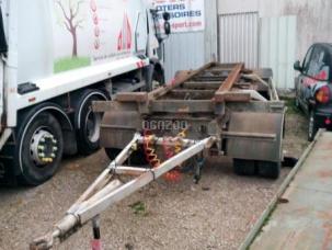 Fourgon bâché avec parois rigides Adoc