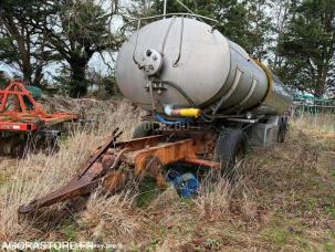 Fourgon bâché avec parois rigides Maisonneuve