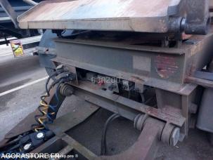 Fourgon bâché avec parois rigides Castera