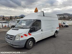 Fourgon avec parois et toit rigide Ford Transit