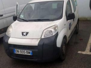 Fourgon avec parois et toit rigide Peugeot Bipper
