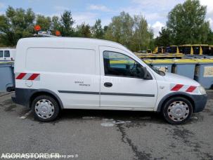 Fourgon avec parois et toit rigide Opel Combo