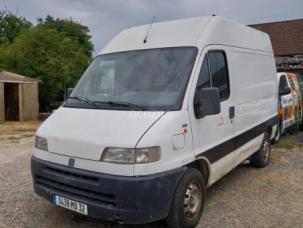 Fourgon avec parois et toit rigide Fiat Ducato