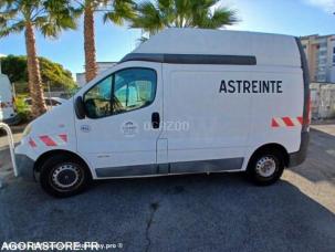 Fourgon avec parois et toit rigide Renault Trafic